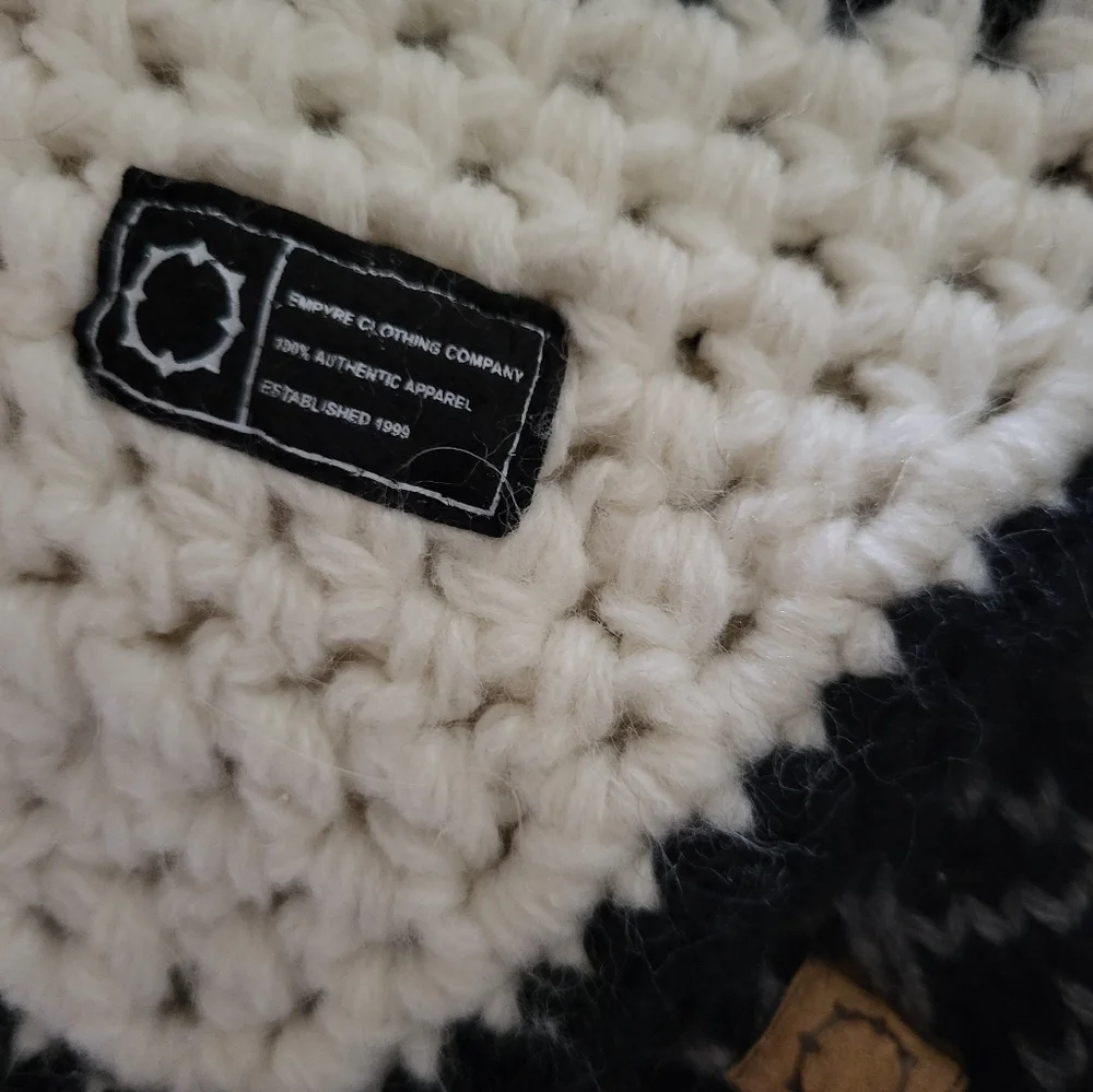 Empyre beanies with string (Two) - Picture 2 of 2
